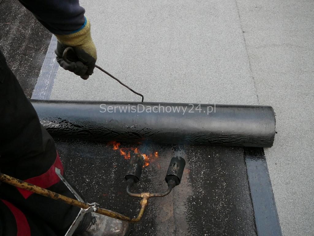 Krycie dachu papą termozgrzewalną